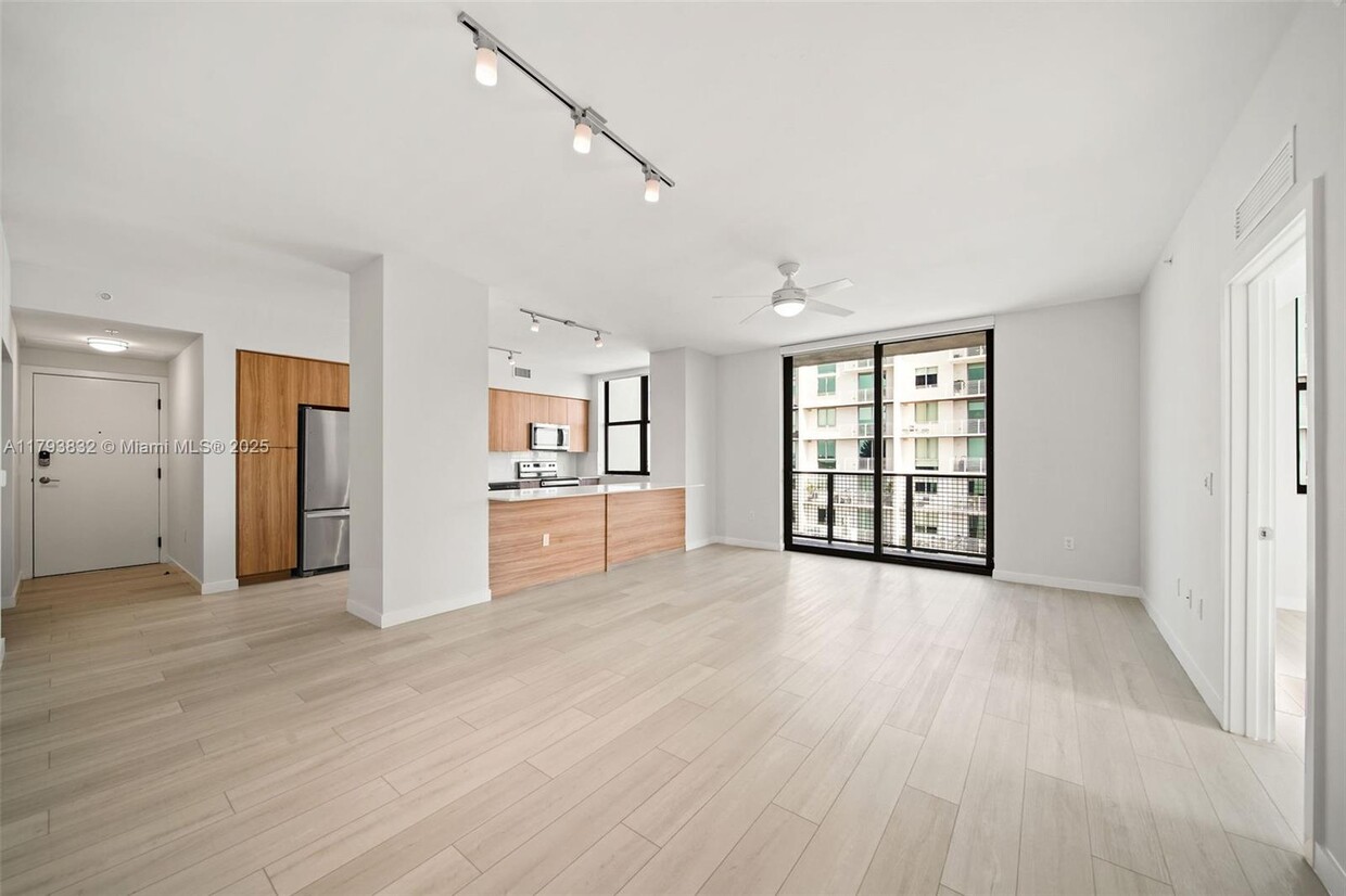 Foto principal - 555 NE 8th St