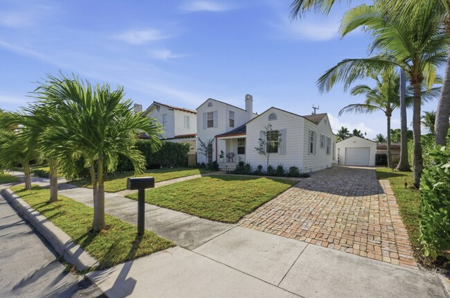 Building Photo - Charming and beautifully maintained 3-bedroom, 2-bath Southland Park Pool Home in the heart of We...
