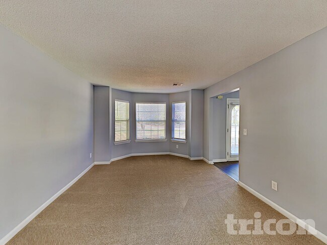 Building Photo - 5325 Rolling Meadow Dr SW