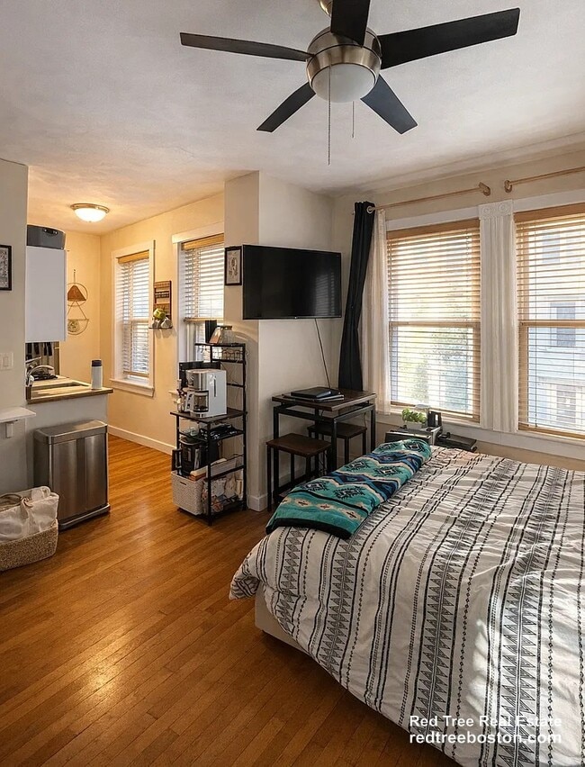 Building Photo - 108 Myrtle St