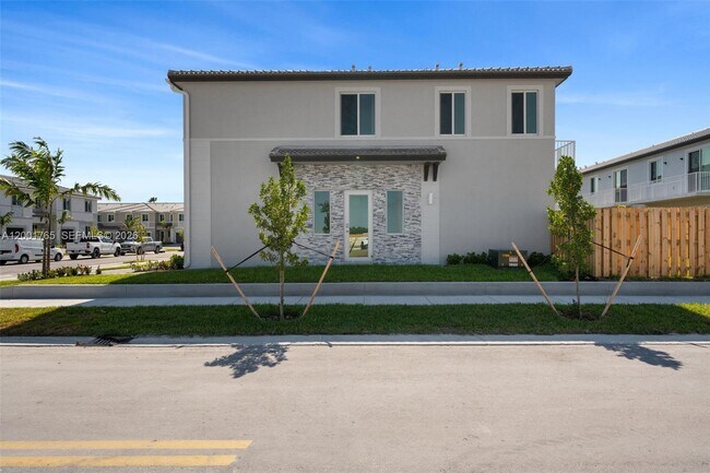 Foto del edificio - 715 SE 15th St