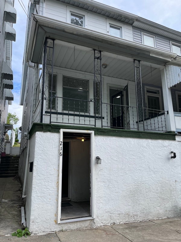 Building Photo - 216 W Ridge St