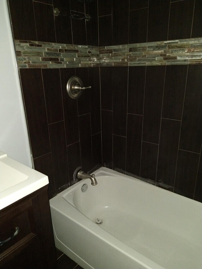 Foto del edificio - 3704 E 118th St