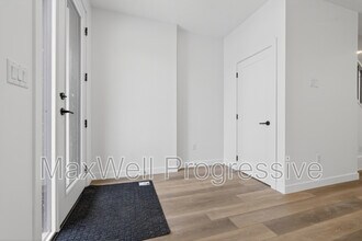 Building Photo - 10425-10470 70 Ave NW