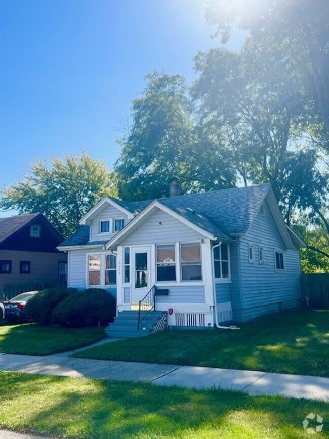 Building Photo - 4995 Anatole St