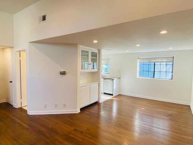 Building Photo - 293 Ohio St