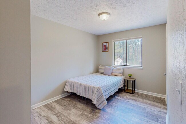 Foto del edificio - THE LINCOLNDALE | Spacious & comfortable Ellenwood house featuring a dining area designed for con...