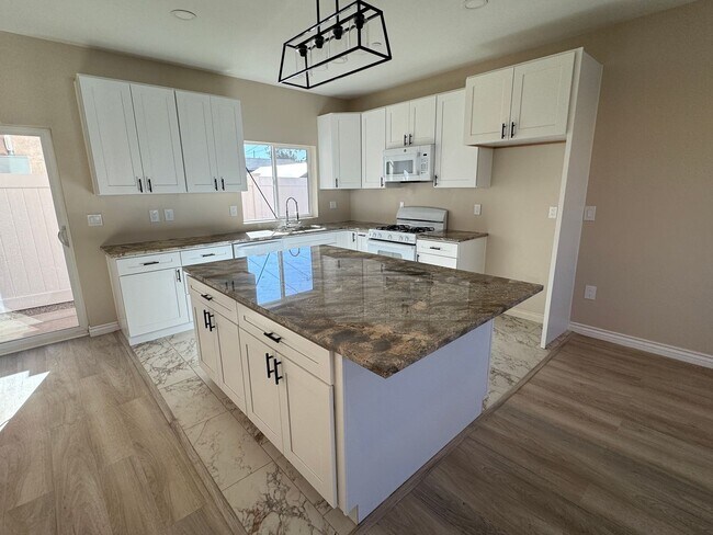 Foto del edificio - Beautiful Brand New 2 Story Home
