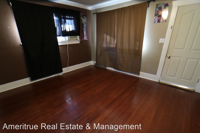 Building Photo - 2 br, 1 bath Apartment - 421 S 300 W