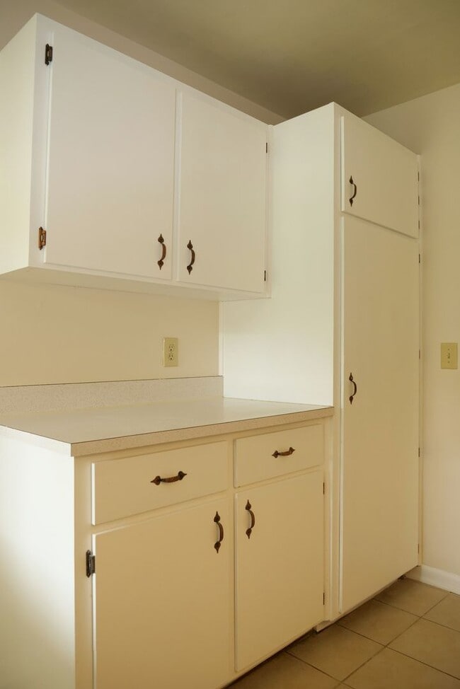 Building Photo - Clean, Bright & Move-In Ready! 3-Bedroom H...