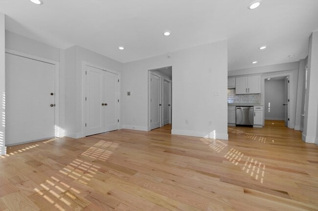 Building Photo - 55 Main St