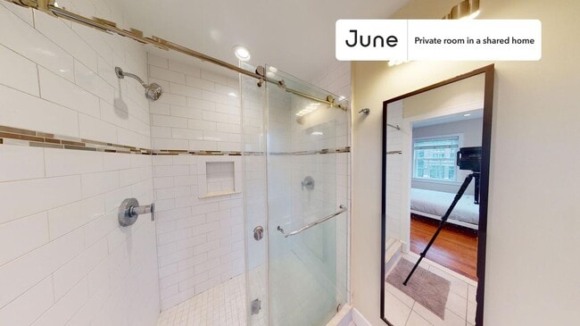 Building Photo - Room in Shared 3 bed/3 bath home