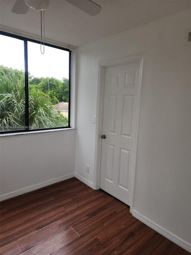 Foto principal - 4222 Inverrary Blvd