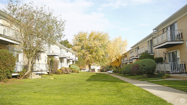 Courtyard - Continental Gardens