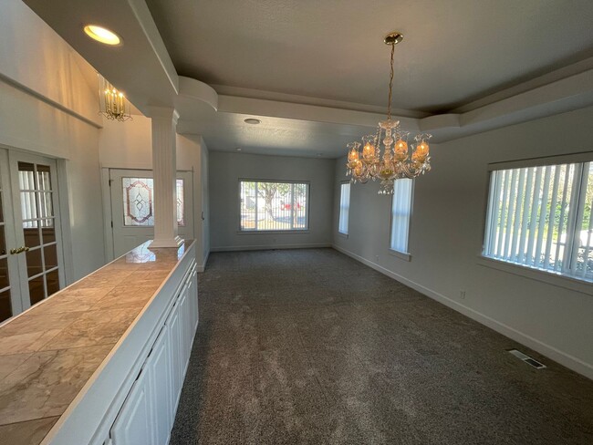 Foto del edificio - Lovely 3 Bed 2 Bath House in River Road Area