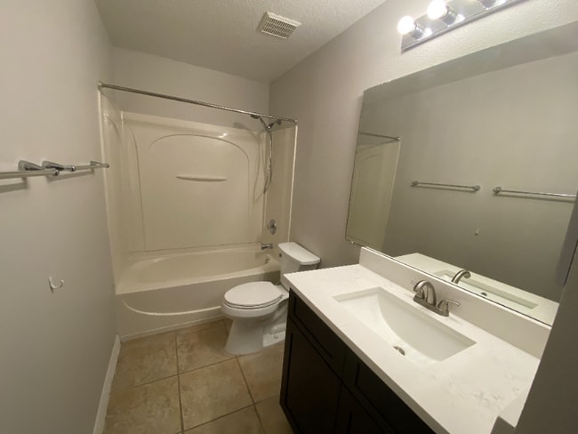 Building Photo - 1353 Karok St