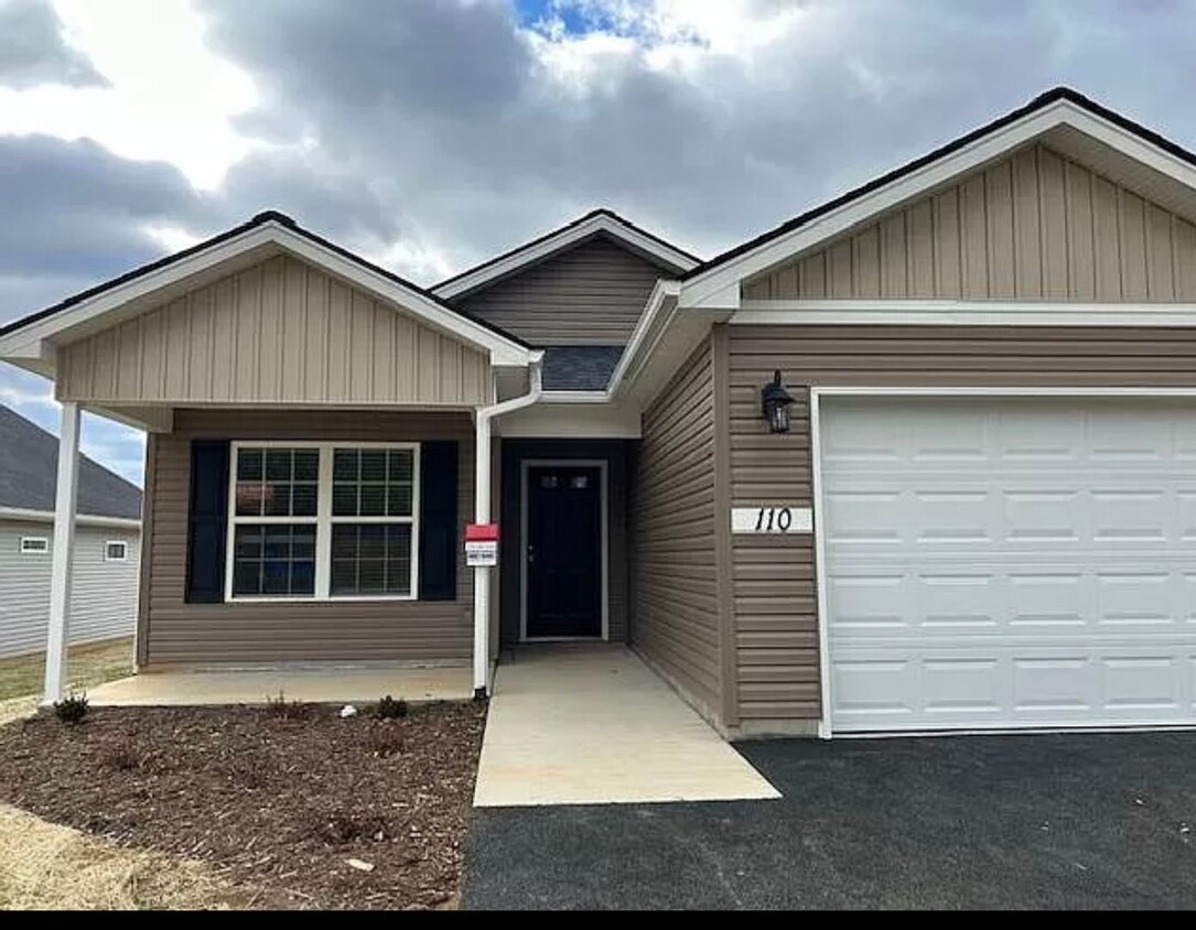 Primary Photo - Beautiful brand new 3 bedroom home in Radf...