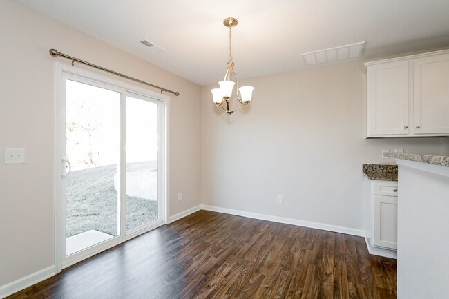 Building Photo - 2240 Latimer Ln