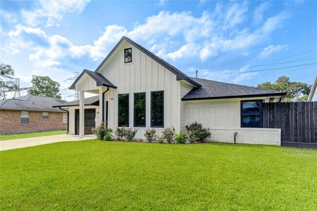 Building Photo - 1726 Stonecrest Dr