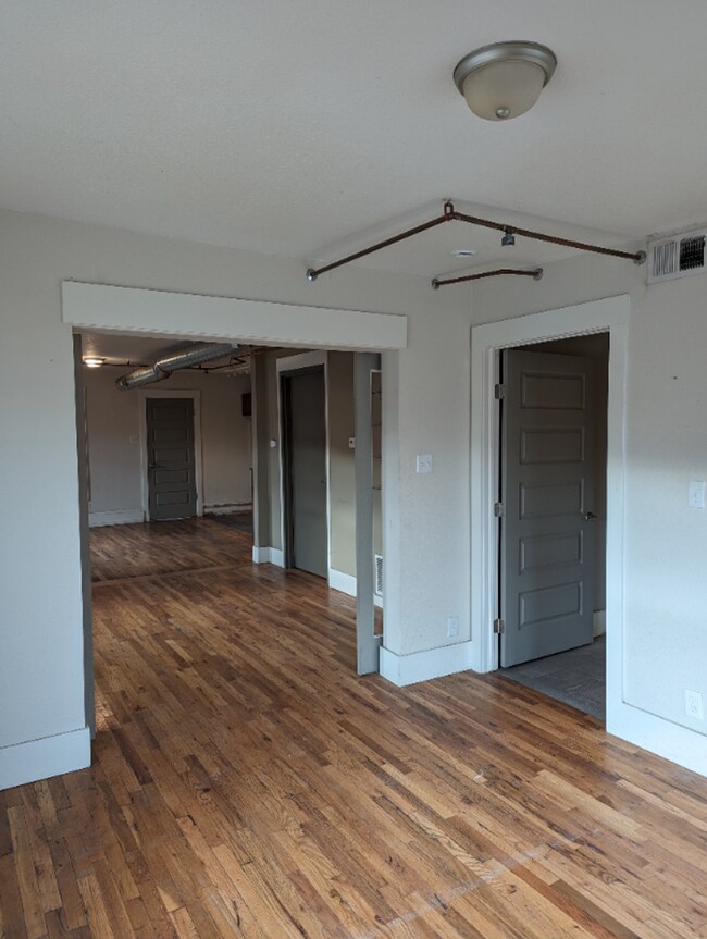 Building Photo - 625 S Union Ave