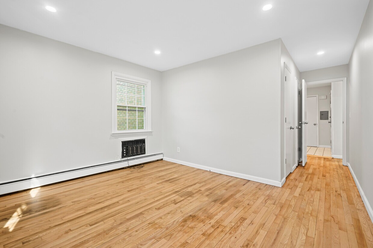 Foto principal - 364 Westwood Ave