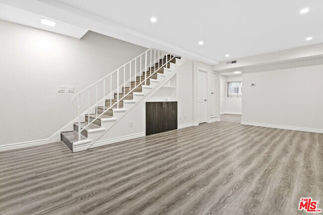 Foto del edificio - 330 E Dryden St