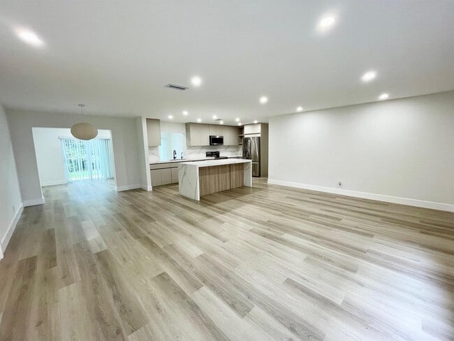 Foto del edificio - 8205 NW 106th Ave