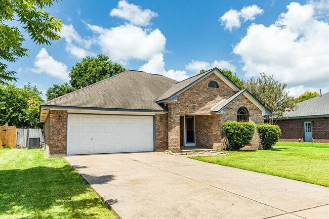 Building Photo - 114 Bumelia St