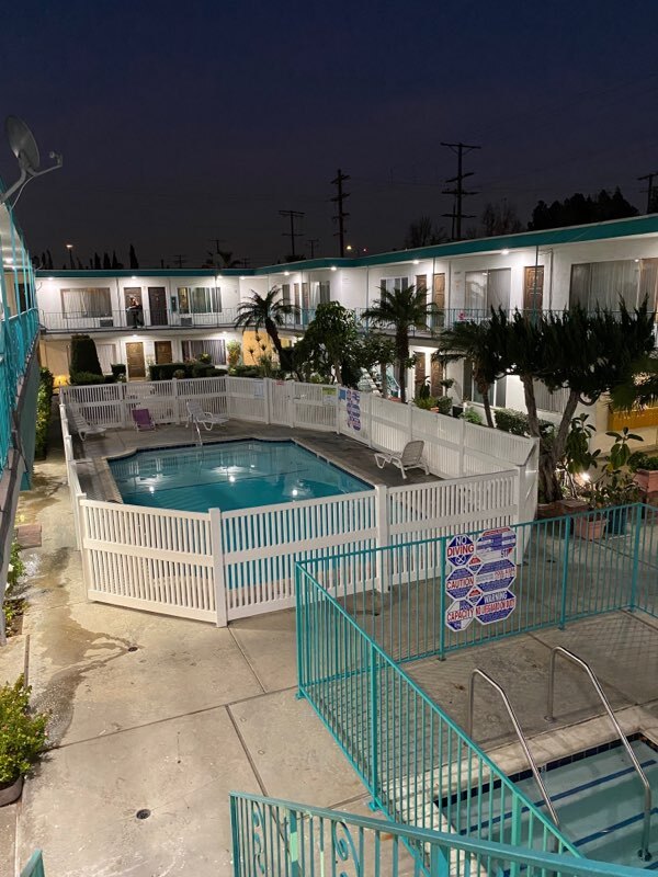 Valle Haven Apartments in Van Nuys, CA