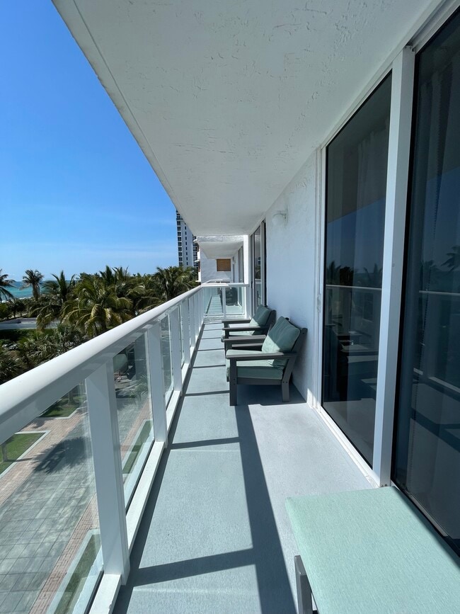 Foto del edificio - 2457 Collins Ave