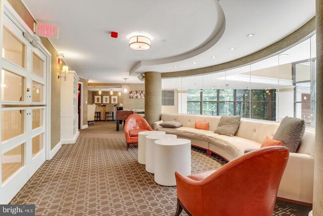 Foto del edificio - 10101 Grosvenor Pl