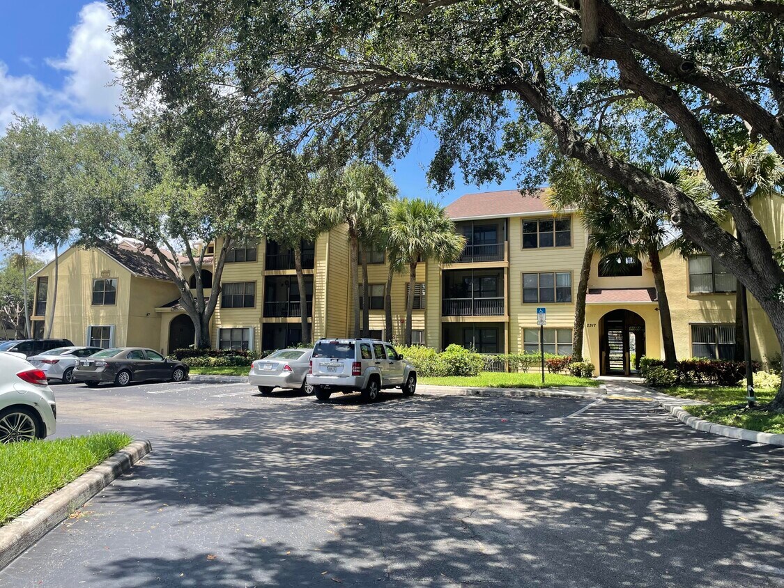 2317 N Congress Ave Unit 21, Boynton Beach, FL 33426 Condo for Rent