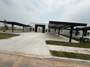 Building Photo - 2813 Bravo Rd