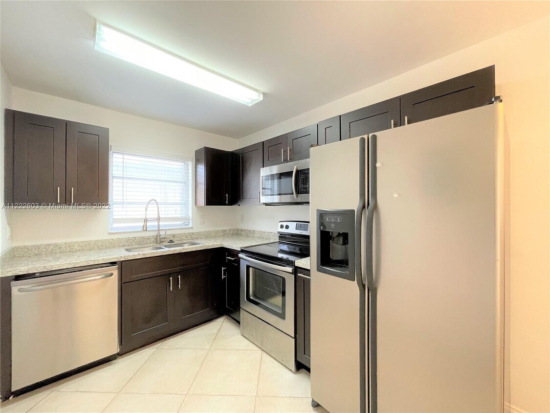 Primary Photo - 7830 Dickens Ave