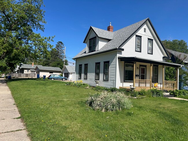 Building Photo - 1515 S Duluth Ave