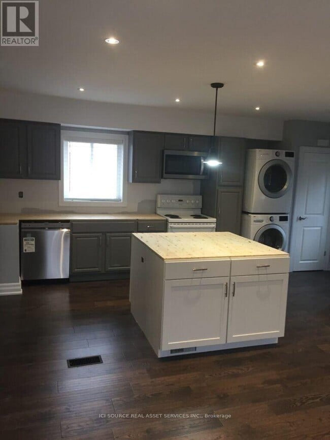 Building Photo - 17 Hubert Ave