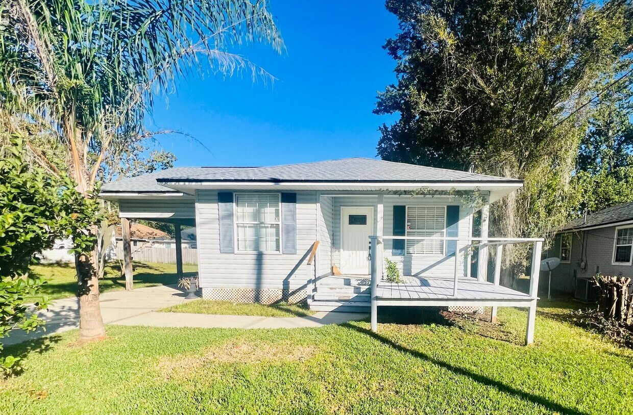 Primary Photo - Bungalow in Green Cove Springs