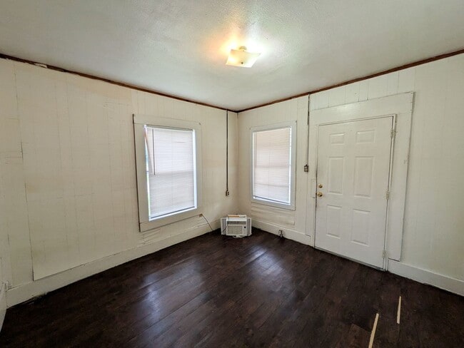 Building Photo - 810 Peach Ave