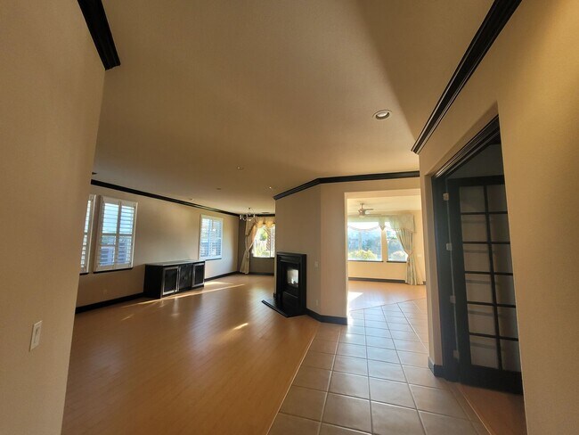 Foto del edificio - Lake front home in Westlake in Natomas, gated community