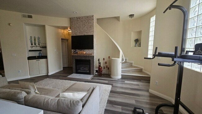 Building Photo - Bright, Spacious 3 Bedroom Home with Garage, A/C, Private Outdoor Space + Prime South Bay Location