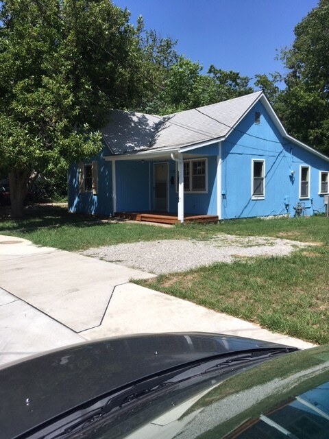 Building Photo - 608 N 6th St