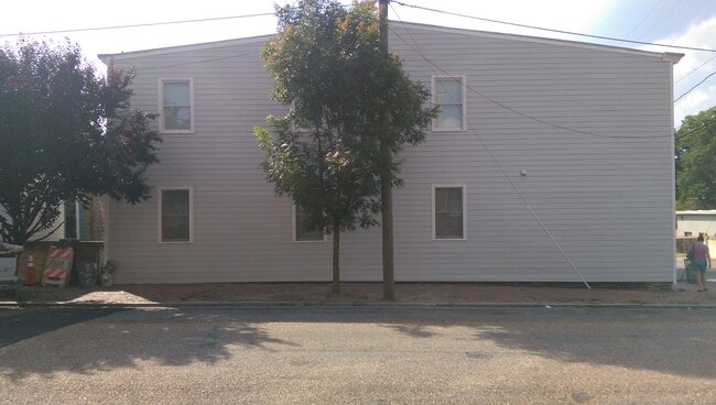 Building Photo - 2123 E Marshall St