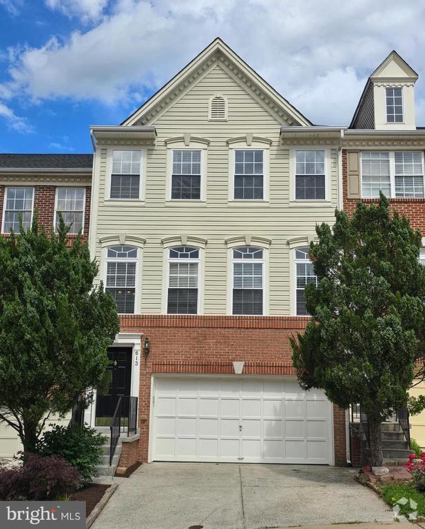 Building Photo - 613 Howitzer Terrace NE