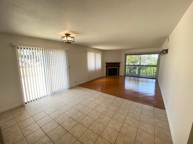 Building Photo - Spacious 2 Bedroom Signal Hill Condo for R...