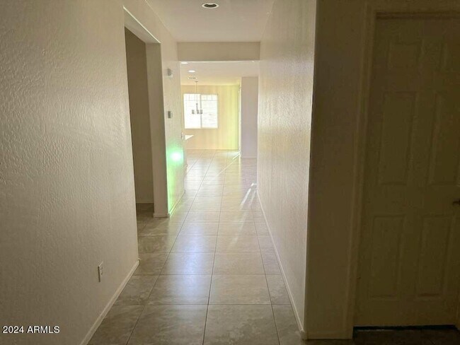 Foto del edificio - 1026 N 169th Ave