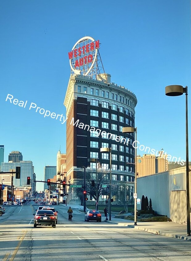 2-Bedroom in Western Auto Lofts - 2-Bedroom  in Western Auto Lofts