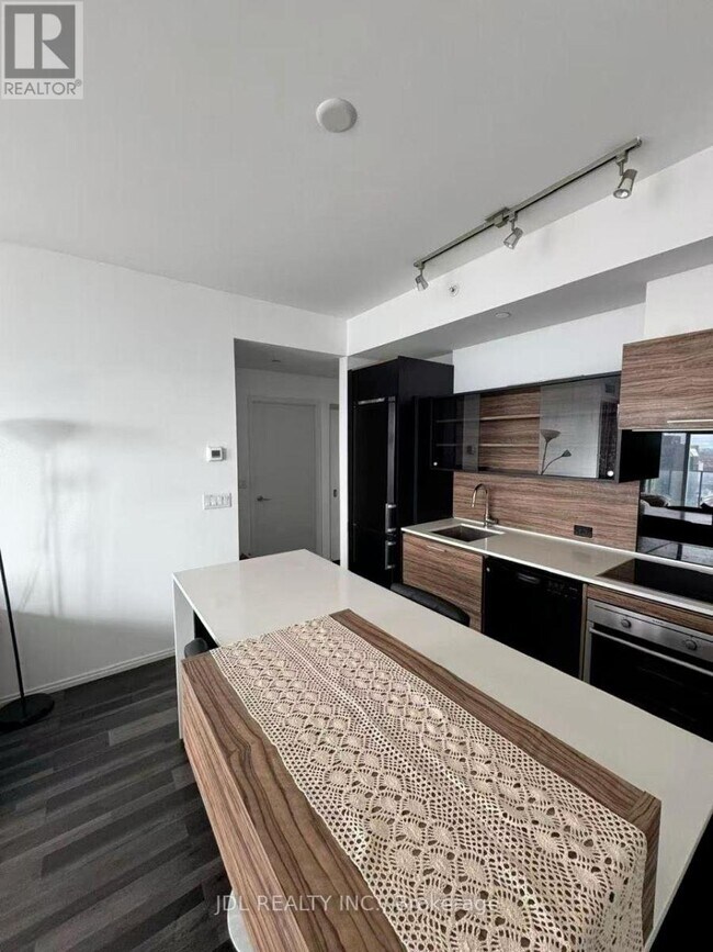 Building Photo - 75 St Nicholas St