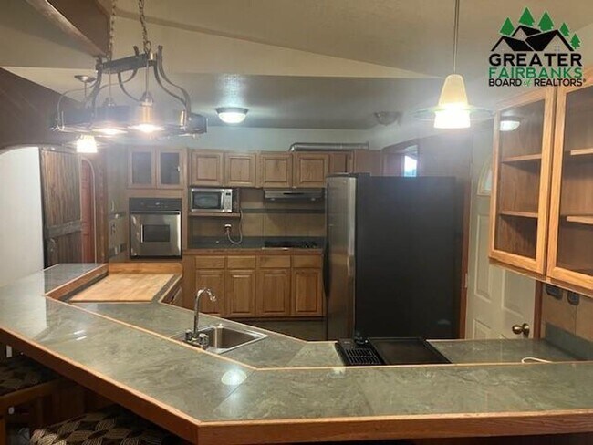 Building Photo - **Century 21 Rental - 4 Bed, 3 Bath, Large...