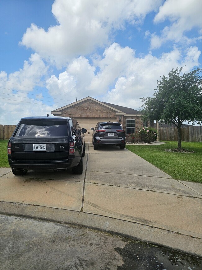 Foto del edificio - 5122 Sunny Parke Ln