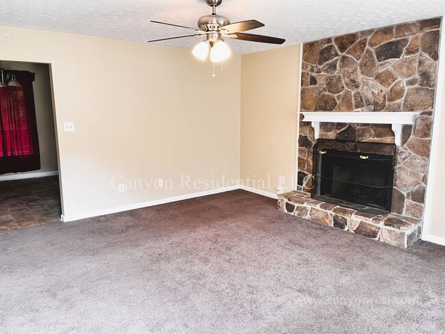 Building Photo - Recently Renovated!!Beautiful 3BR home.